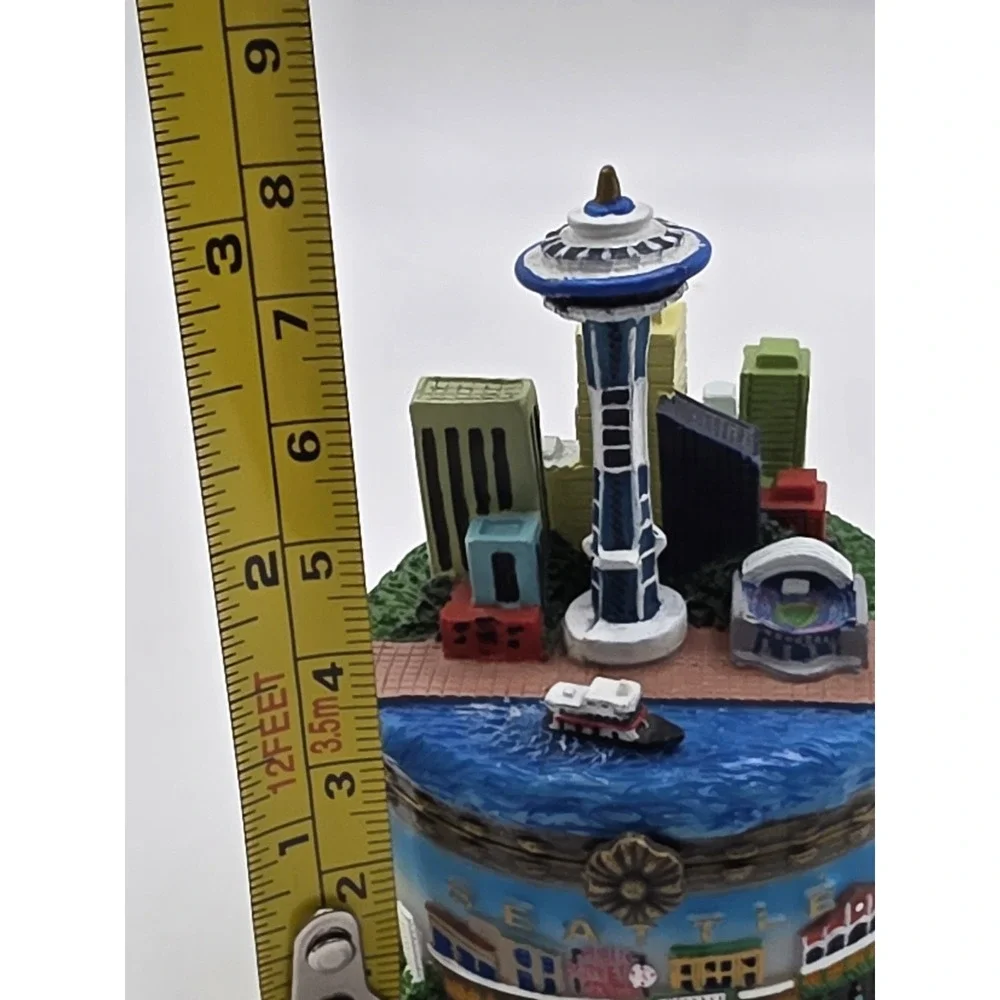 2012 Seattle Great Wheel 3D Decorated Ceramic Blue Trinket Box Felt Bottom